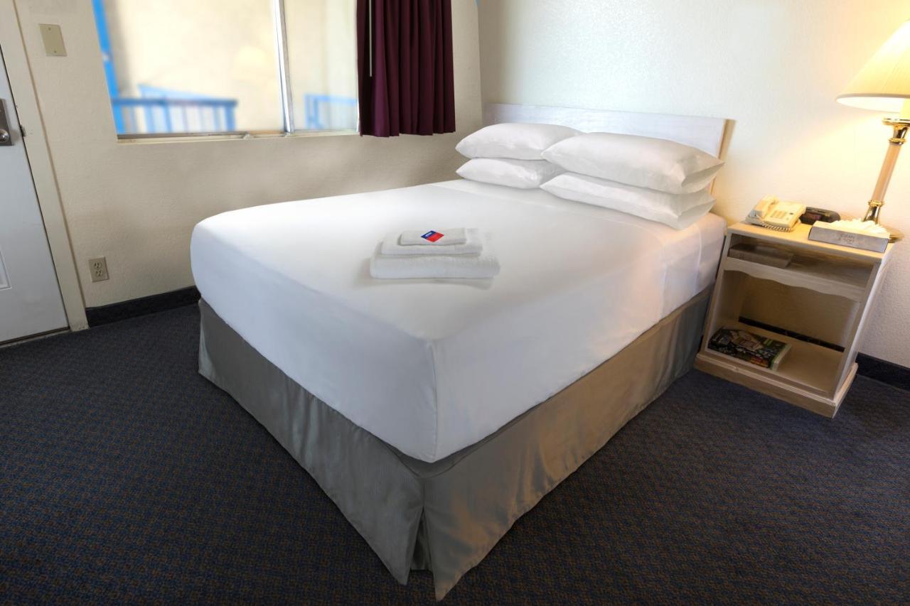 Americas Best Value Inn & Suites Forsyth Esterno foto